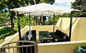 Mirta Deluxe Superior 5 Star Apartment, Your Piece Of Heaven By The Sea & Park, With Sea & Park View